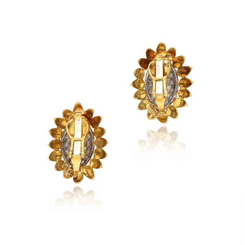 David Webb 2.65 Carat Round Brilliant G VS1 Diamond 18 Karat Yellow Gold Clip On Earring