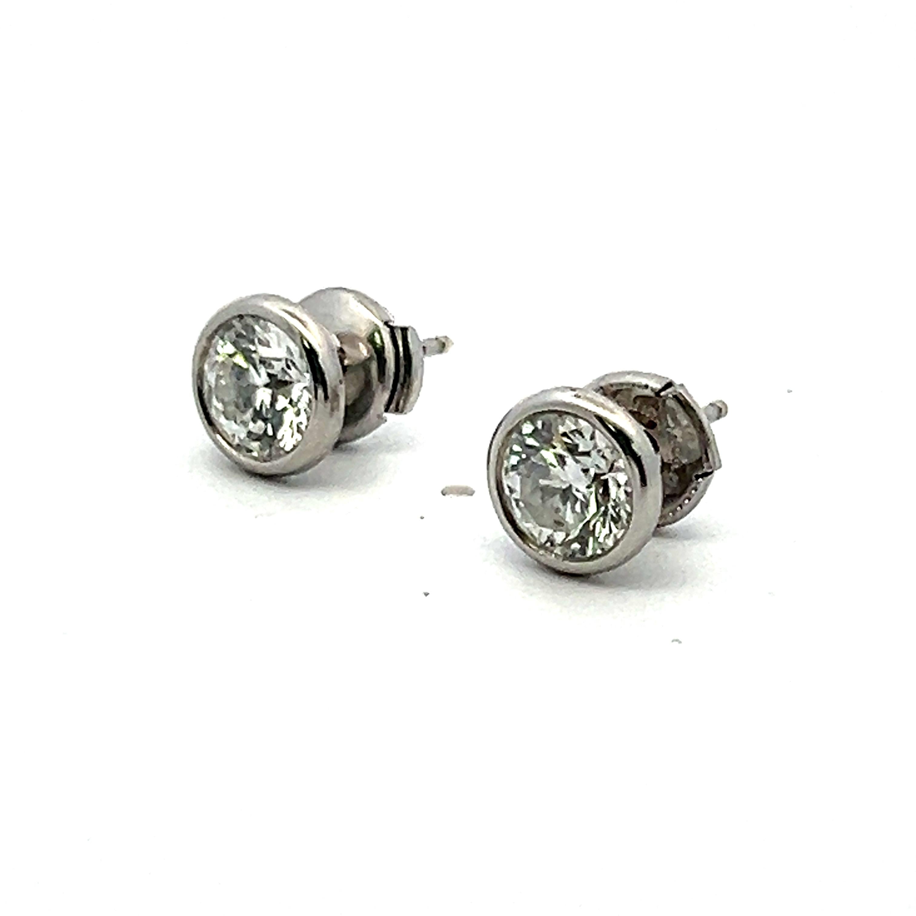 Tiffany & Co 2.05 Carat Round Brilliant G VS1 Diamond Platinum Earrings