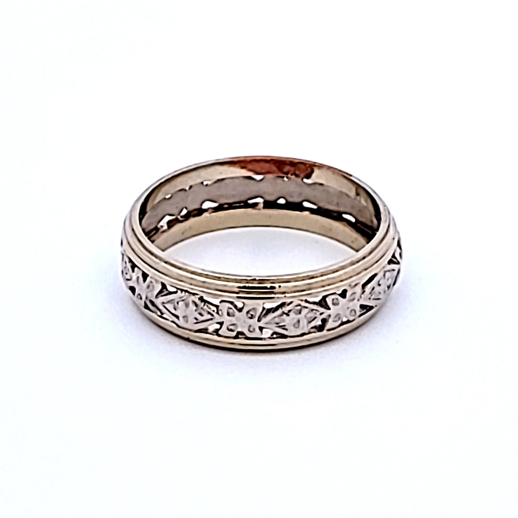 Vintage 2.60 Grams Size 5.5 Engraved 14 Karat White Gold Band Ring