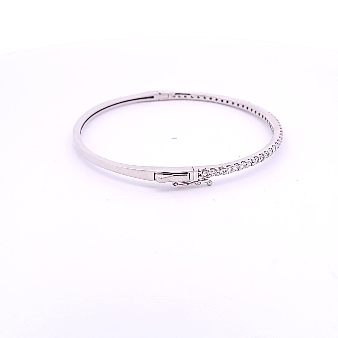 1.00 Carat Round Brilliant E VS1 Diamond 14 Karat White Gold Bangle Bracelet
