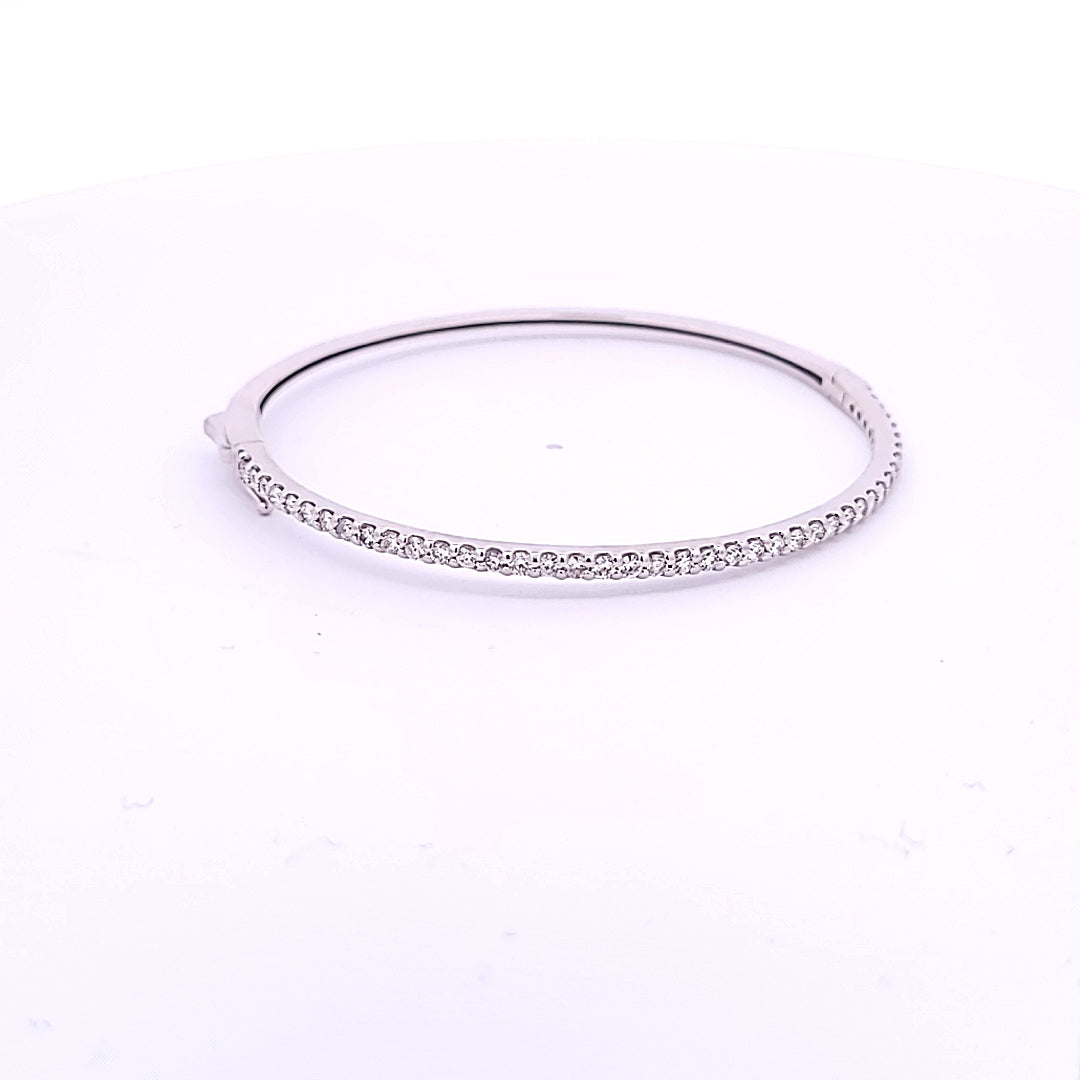 1.00 Carat Round Brilliant E VS1 Diamond 14 Karat White Gold Bangle Bracelet