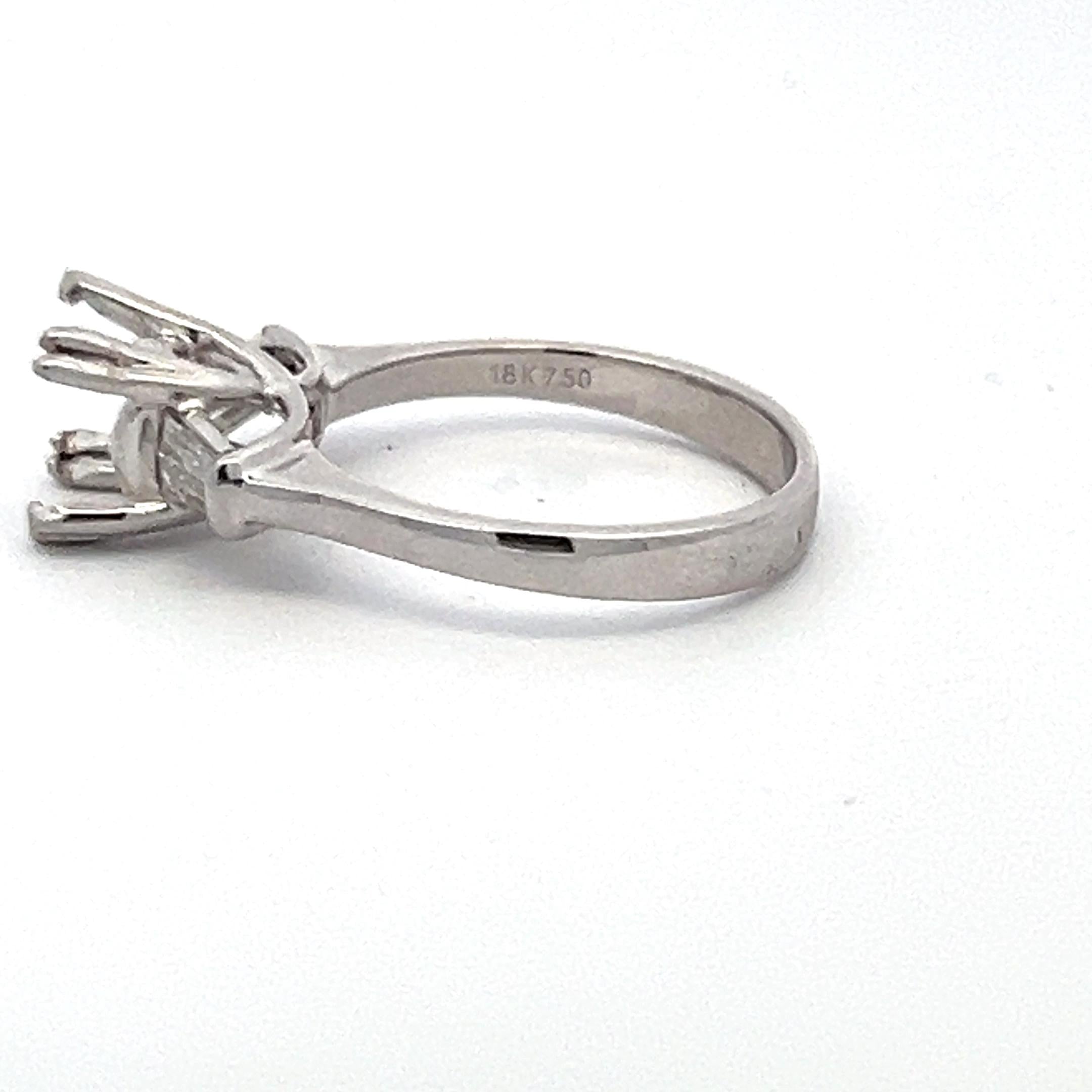 0.55 Carat Baguette Shape G VS1 Diamond 18 Karat White Gold Semi Mount Ring