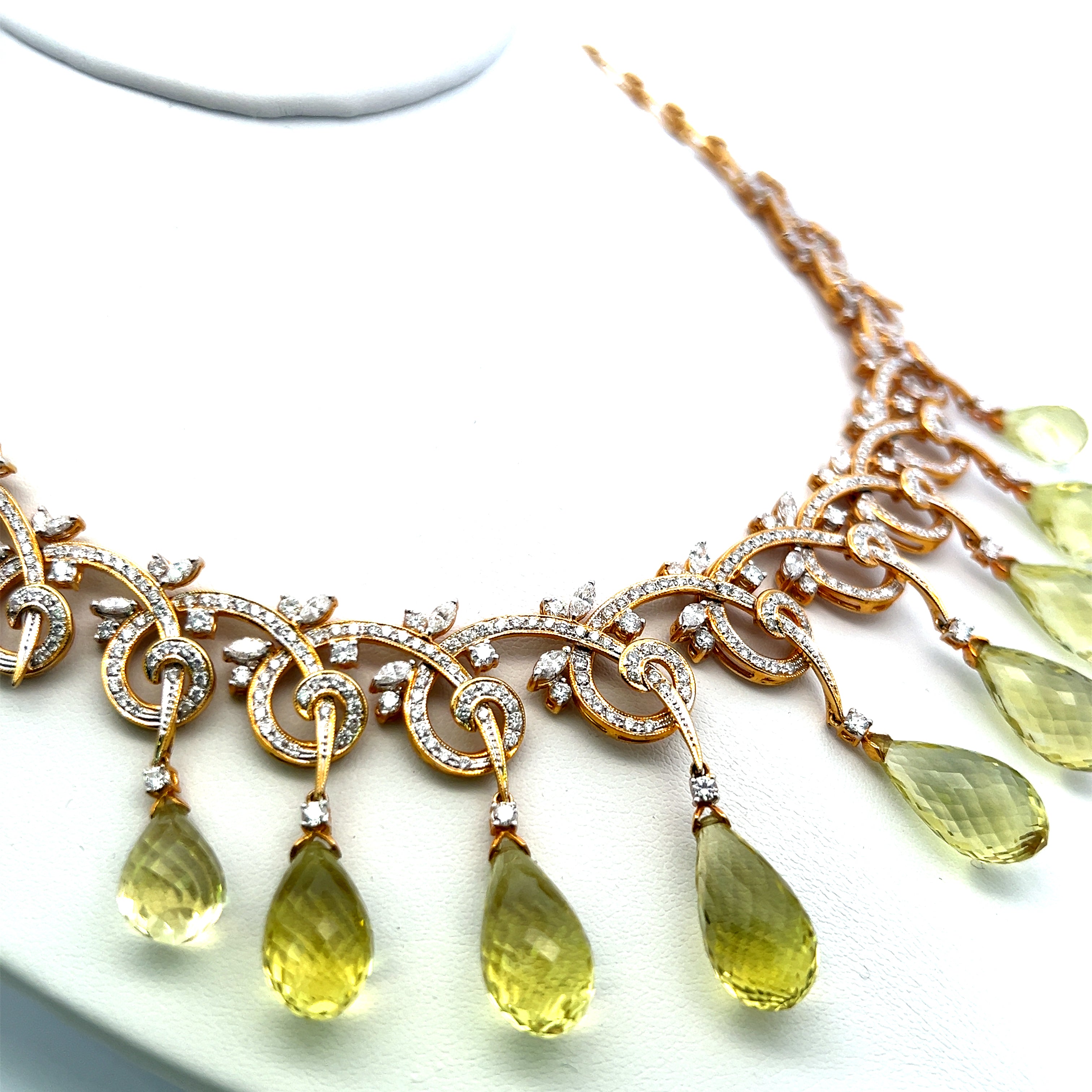 11.00 Carat Round Brilliant Diamond 18 Karat Yellow Gold Statement Necklace