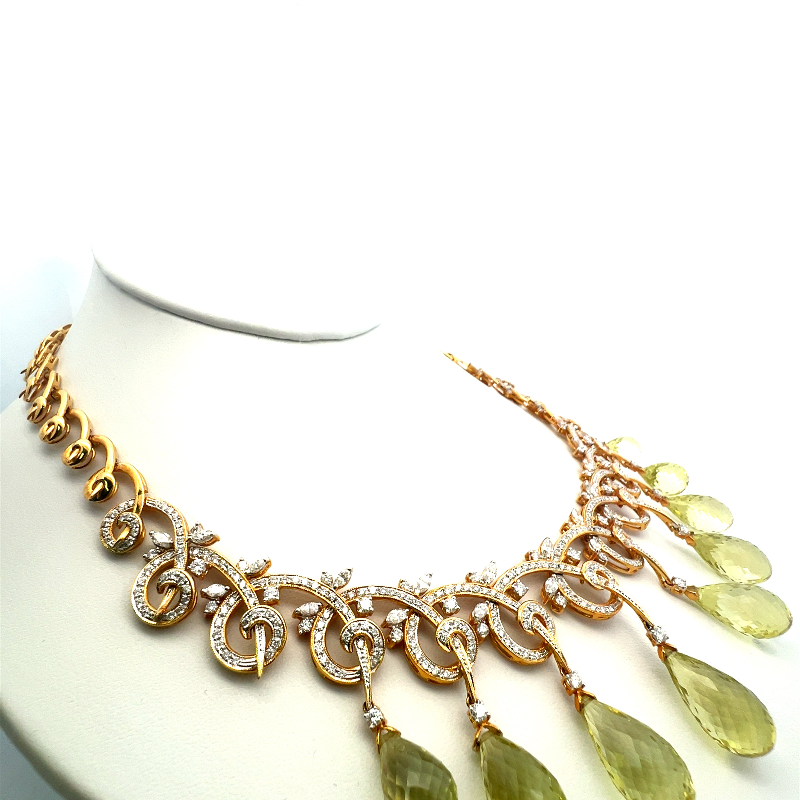11.00 Carat Round Brilliant Diamond 18 Karat Yellow Gold Statement Necklace