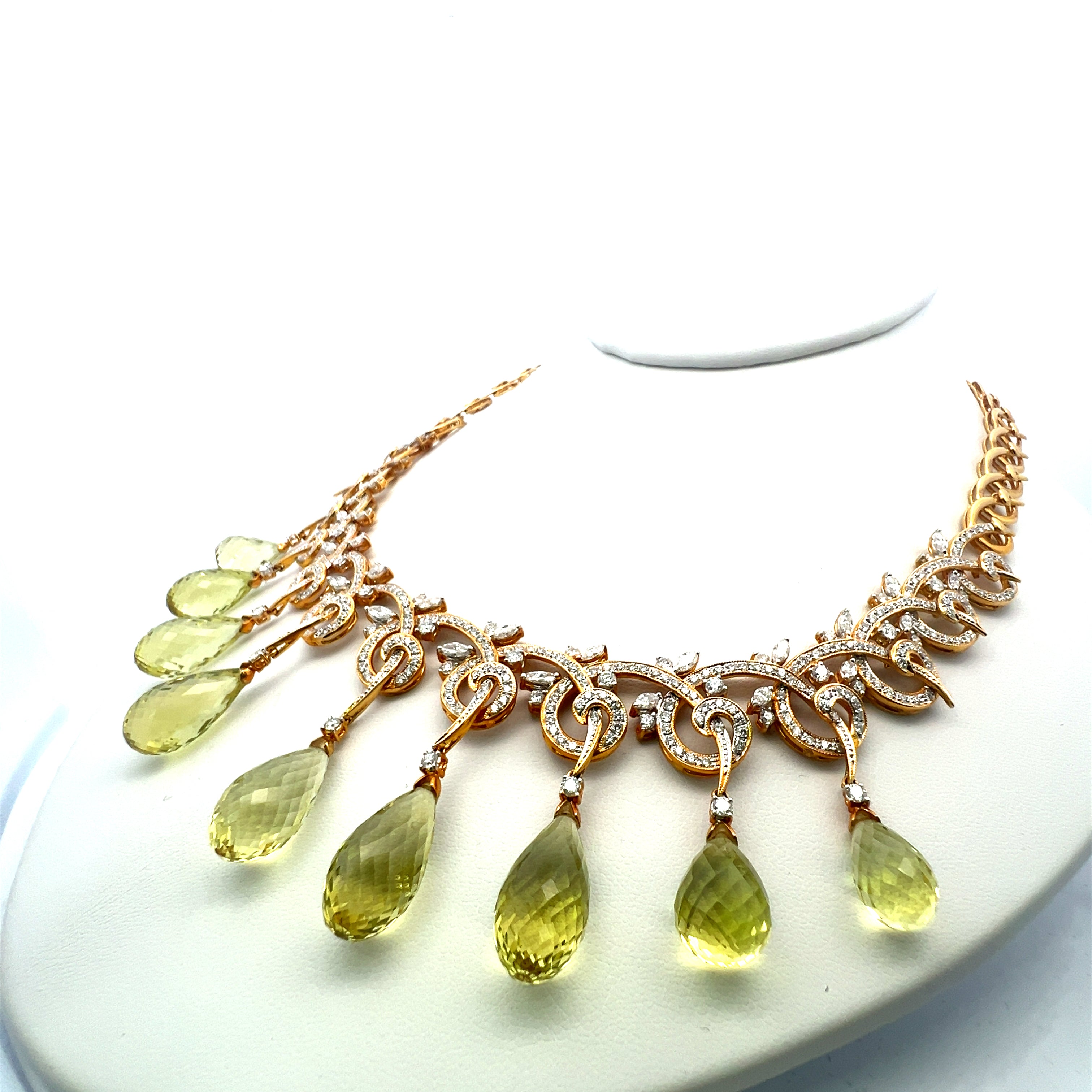 11.00 Carat Round Brilliant Diamond 18 Karat Yellow Gold Statement Necklace