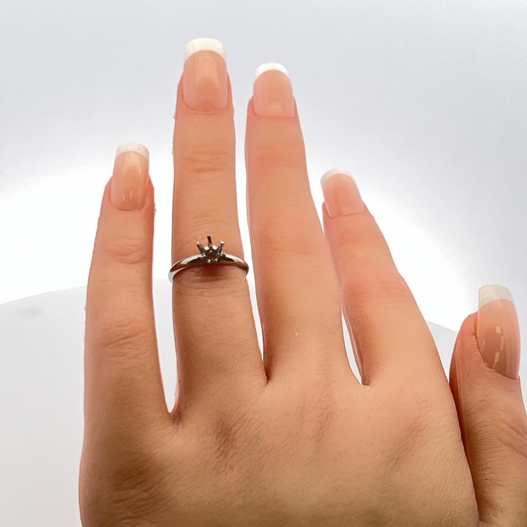 Tiffany & Co Vintage 2.30 Grams Platinum Engagement Ring Hold 0.56 Carat Stone