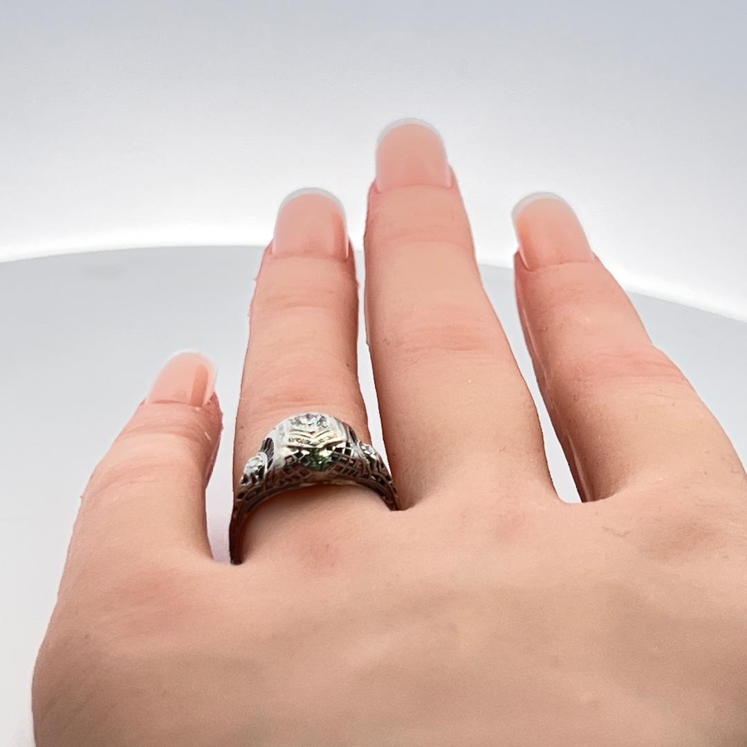 0.20 Carat Circular Brilliant Cut F VS Diamond 18 Karat White Gold Art Deco Ring