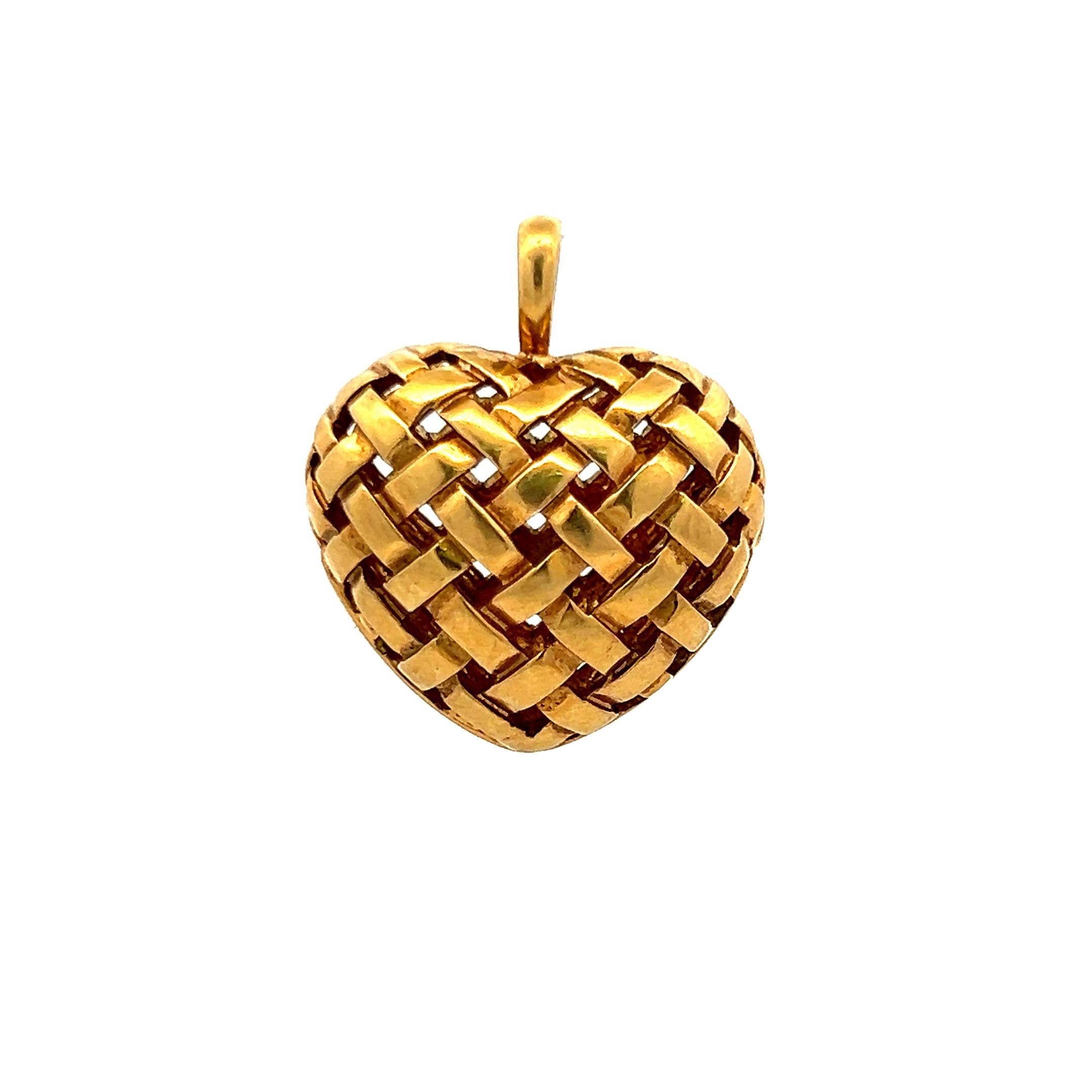Tiffany & Co Vannerie Woven Heart  18 Karat Yellow Gold Pandent