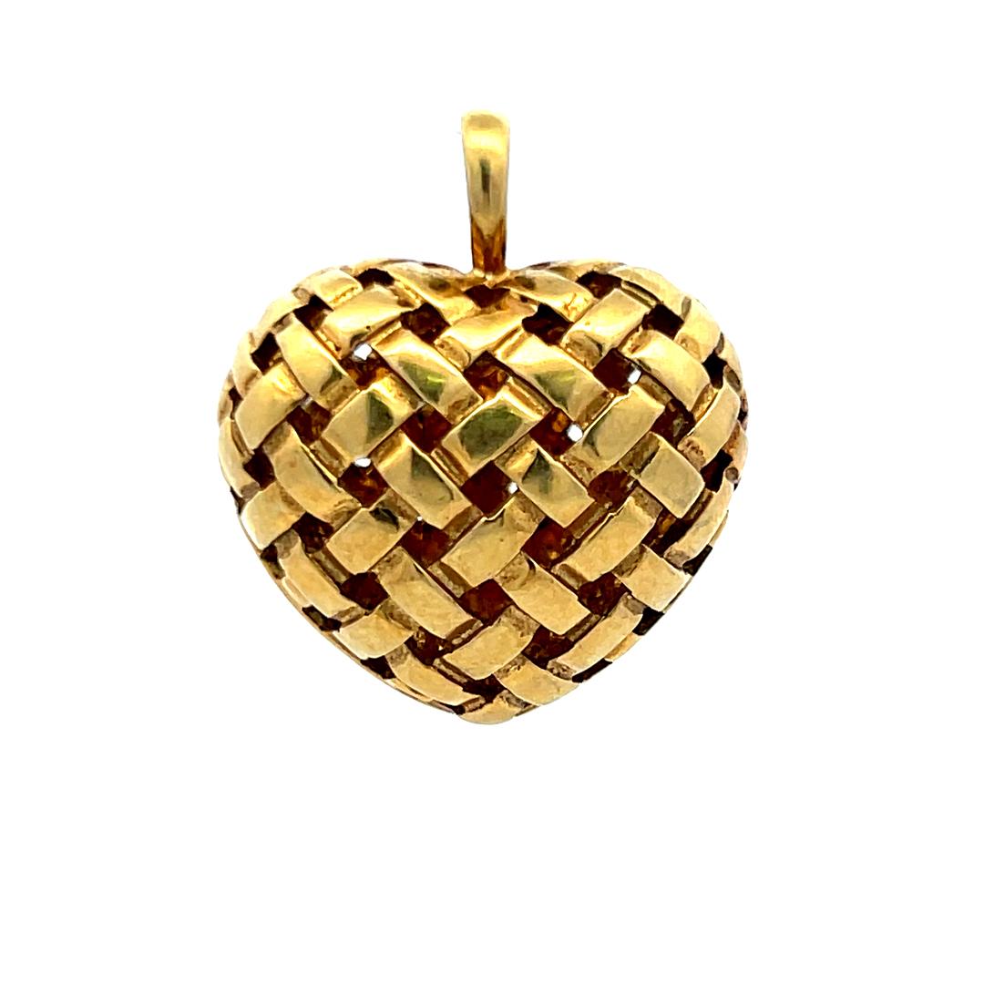 Tiffany & Co Vannerie Woven Heart  18 Karat Yellow Gold Pandent