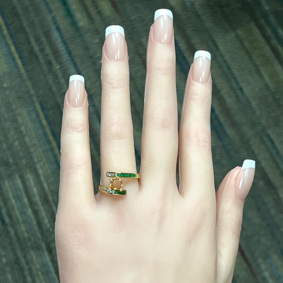0.09 Carat Round Diamond 0.09 Carat Emerald 14K Yellow Gold Semi Mount Ring