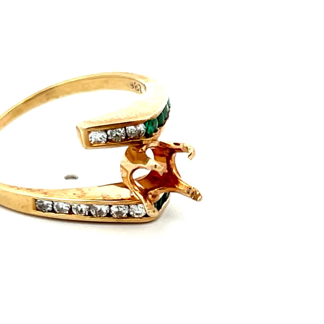 0.09 Carat Round Diamond 0.09 Carat Emerald 14K Yellow Gold Semi Mount Ring