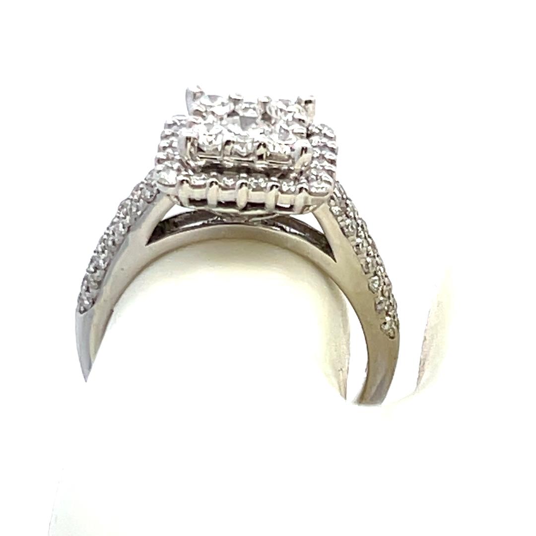 1.35 Carat Round Brilliant I VS1 Diamond 14 Karat White Gold Engagement Ring