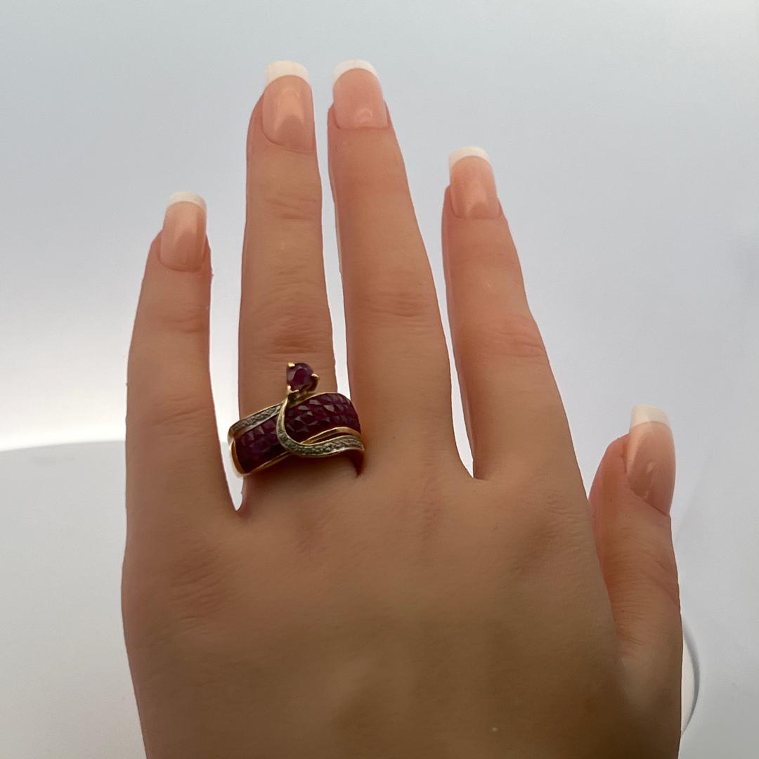 3.90 Carat Ruby 0.10 Carat Round Brilliant Diamond 18K Yellow Gold Cocktail Ring