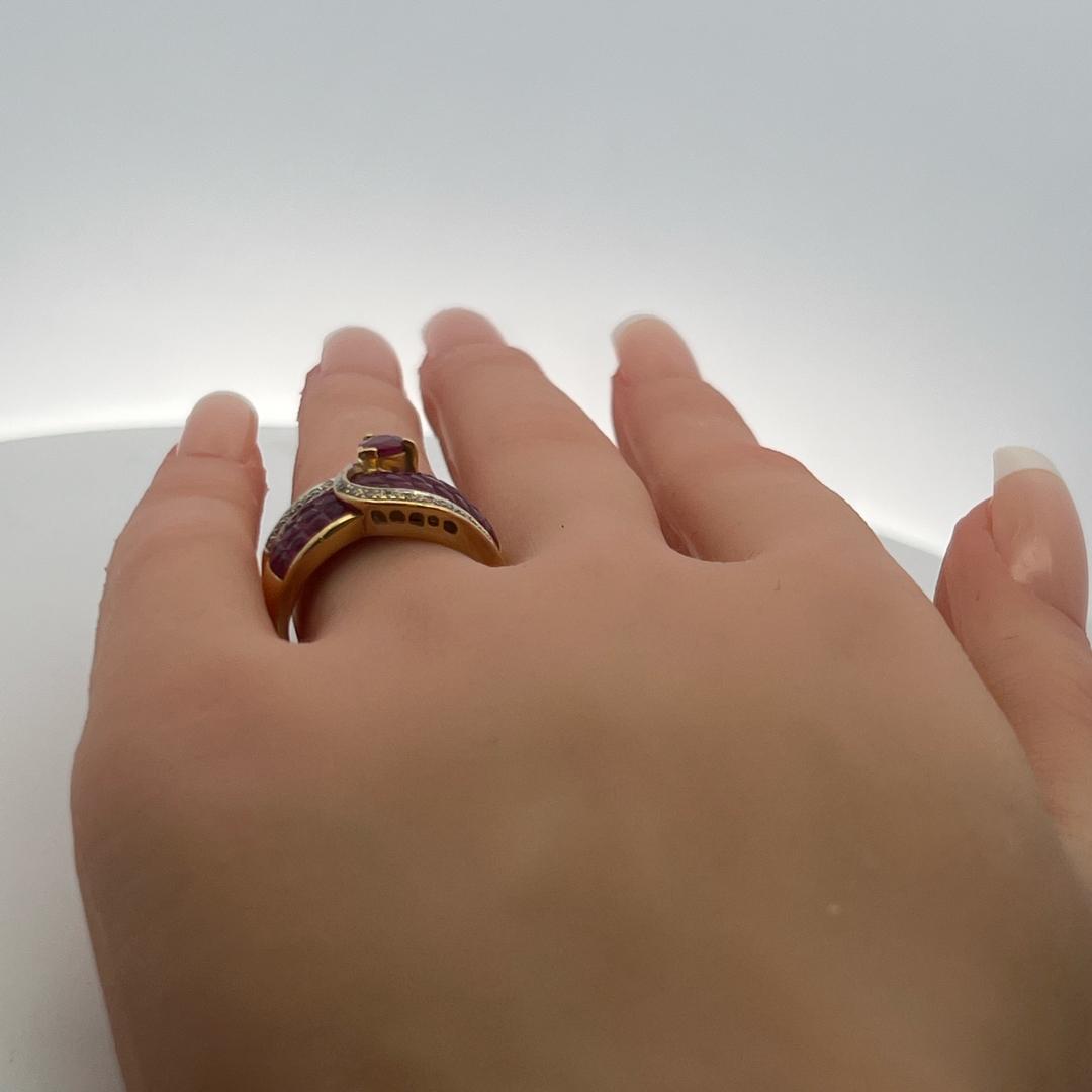 3.90 Carat Ruby 0.10 Carat Round Brilliant Diamond 18K Yellow Gold Cocktail Ring