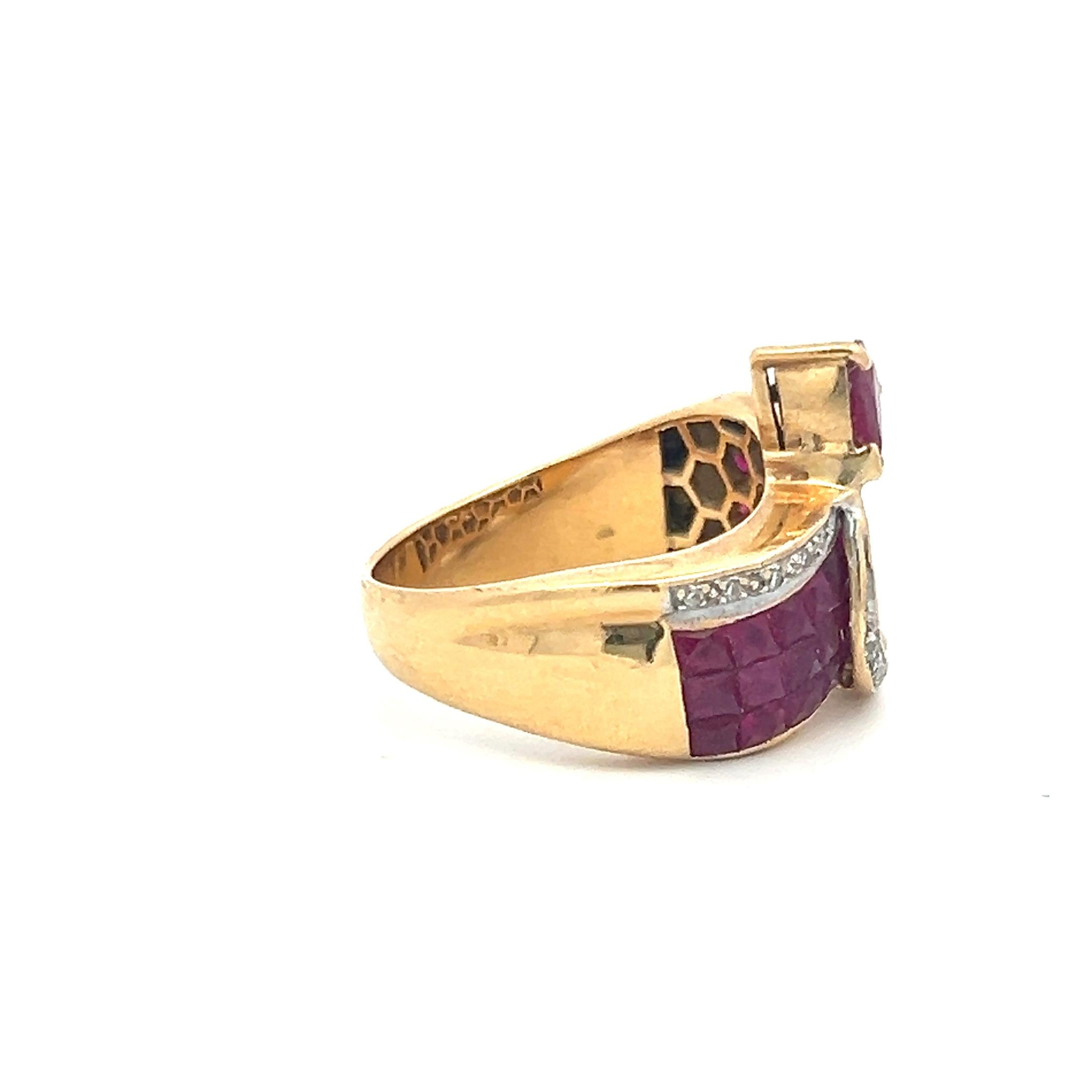 3.90 Carat Ruby 0.10 Carat Round Brilliant Diamond 18K Yellow Gold Cocktail Ring