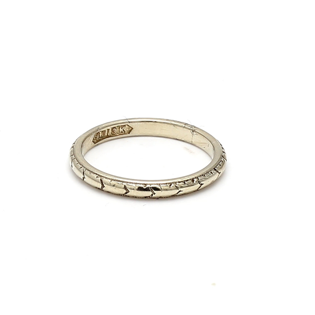 Vintage 2.70 Grams Size 6 Engraved 18 Karat Yellow Gold Band Ring