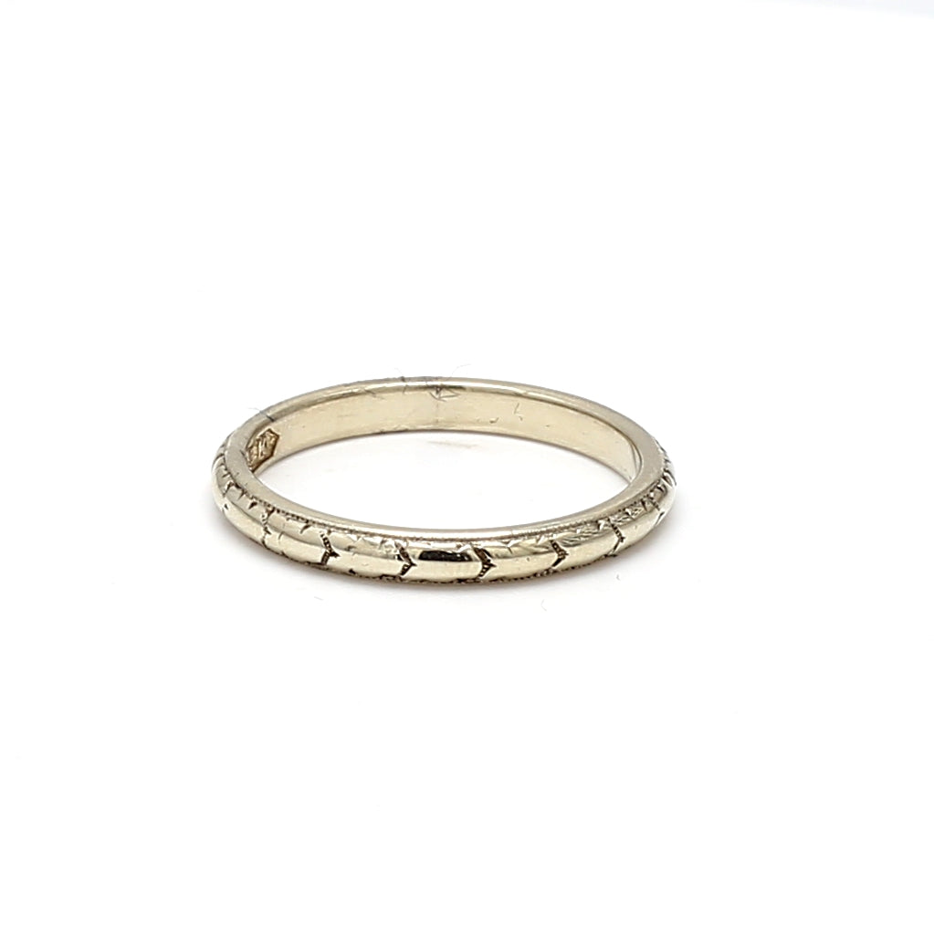 Vintage 2.70 Grams Size 6 Engraved 18 Karat Yellow Gold Band Ring