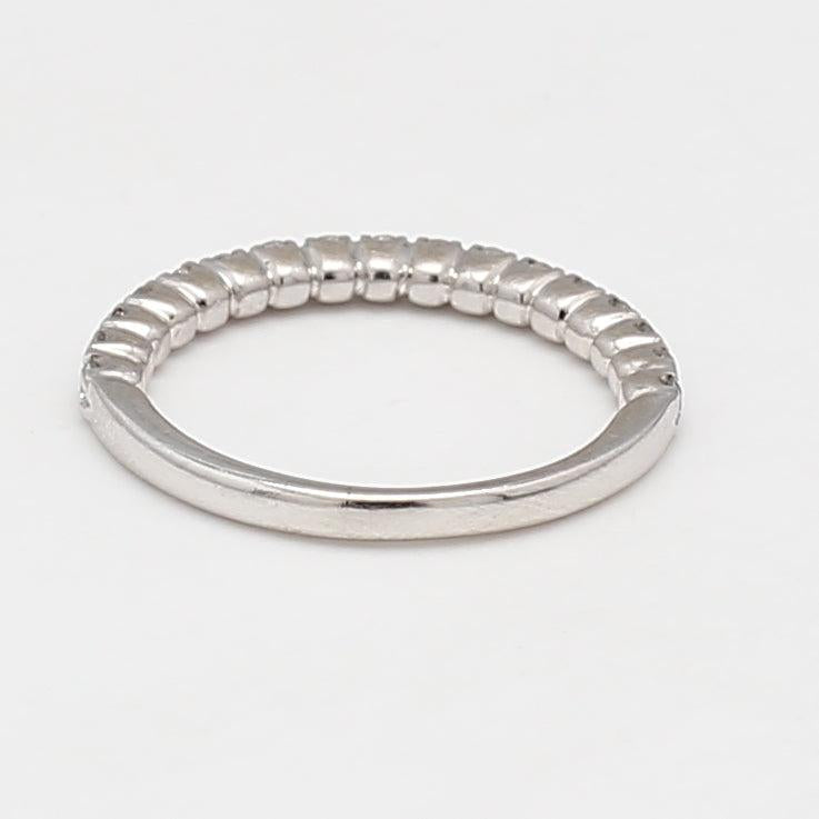 0.39 Carat Round Brilliant F SI1 Diamond 18 Karat White Gold Band Ring