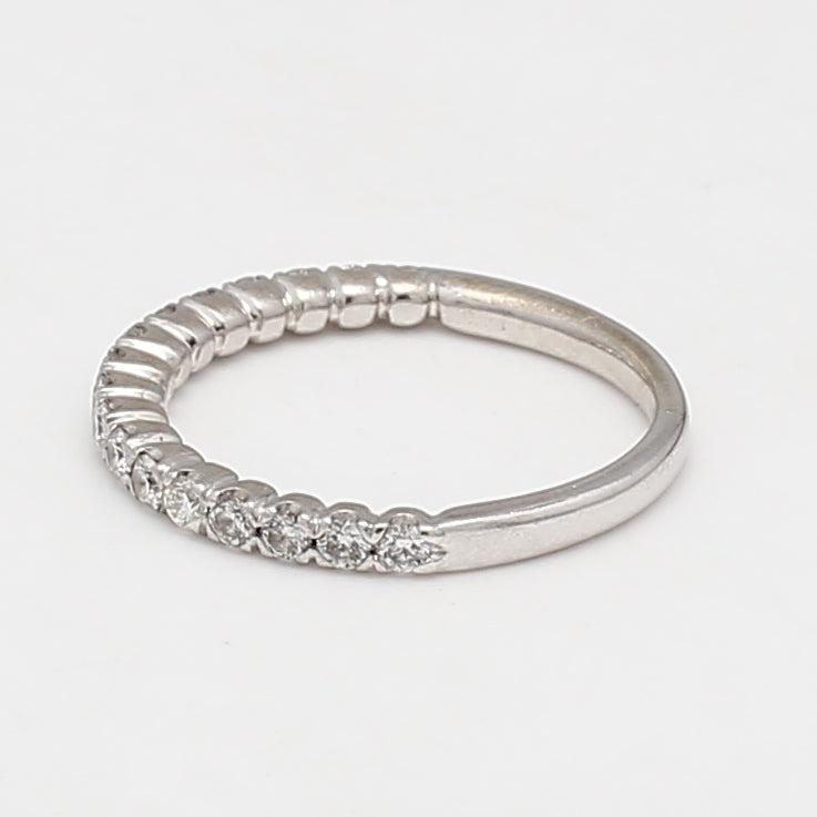 0.39 Carat Round Brilliant F SI1 Diamond 18 Karat White Gold Band Ring