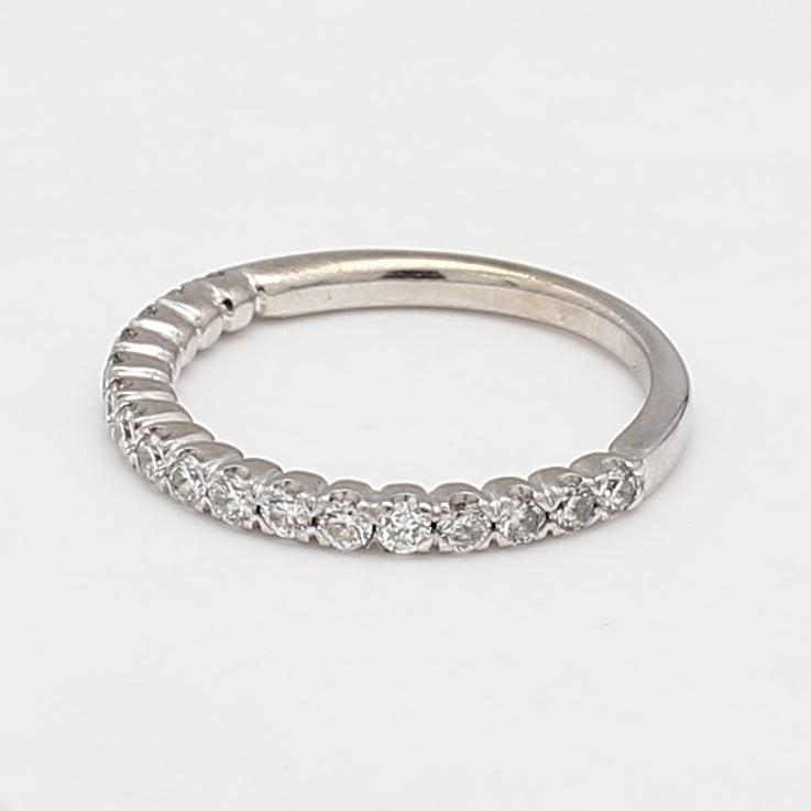 0.39 Carat Round Brilliant F SI1 Diamond 18 Karat White Gold Band Ring