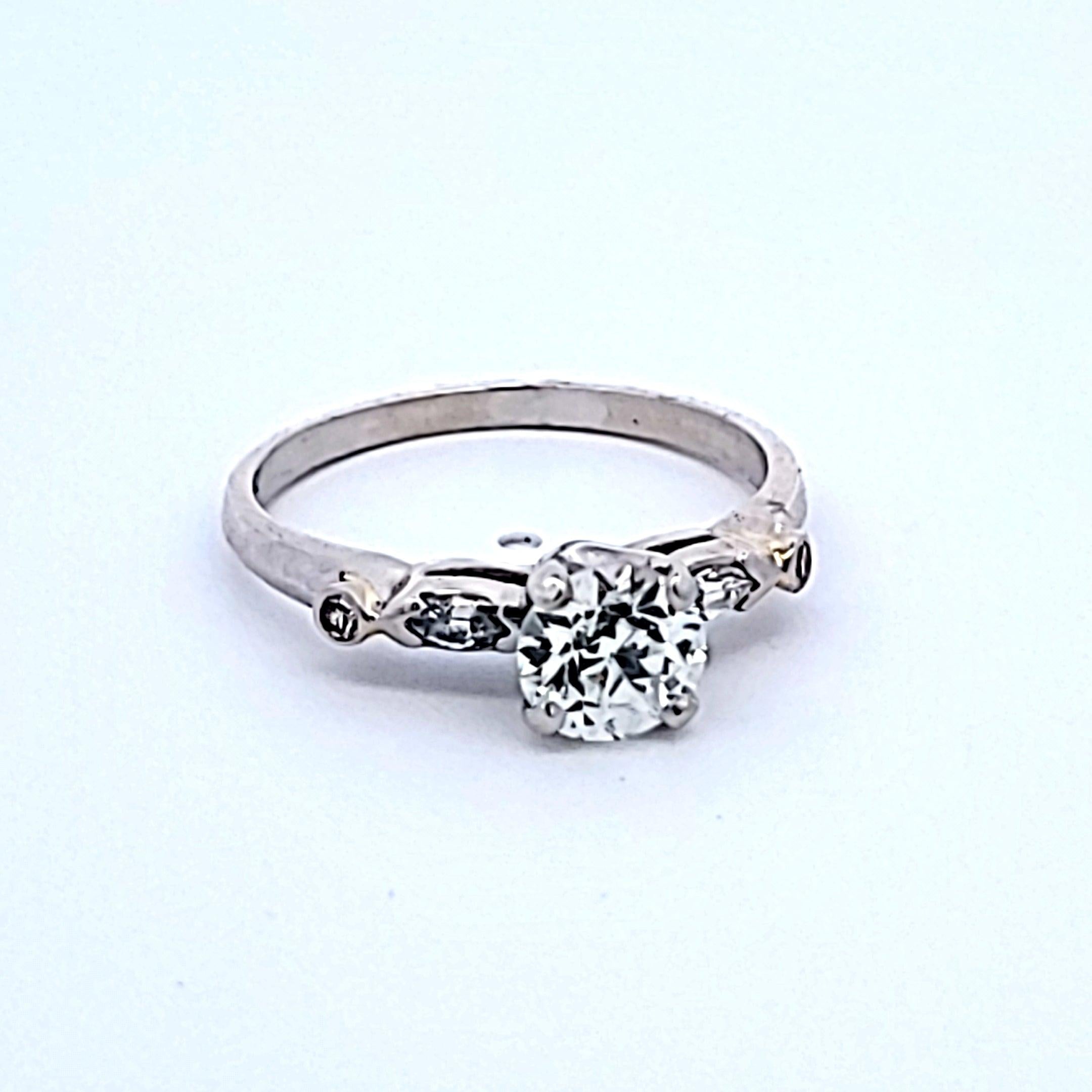 1.16 Carat Circular Brilliant Cut J VVS2 Diamond Platinum Engagement Ring