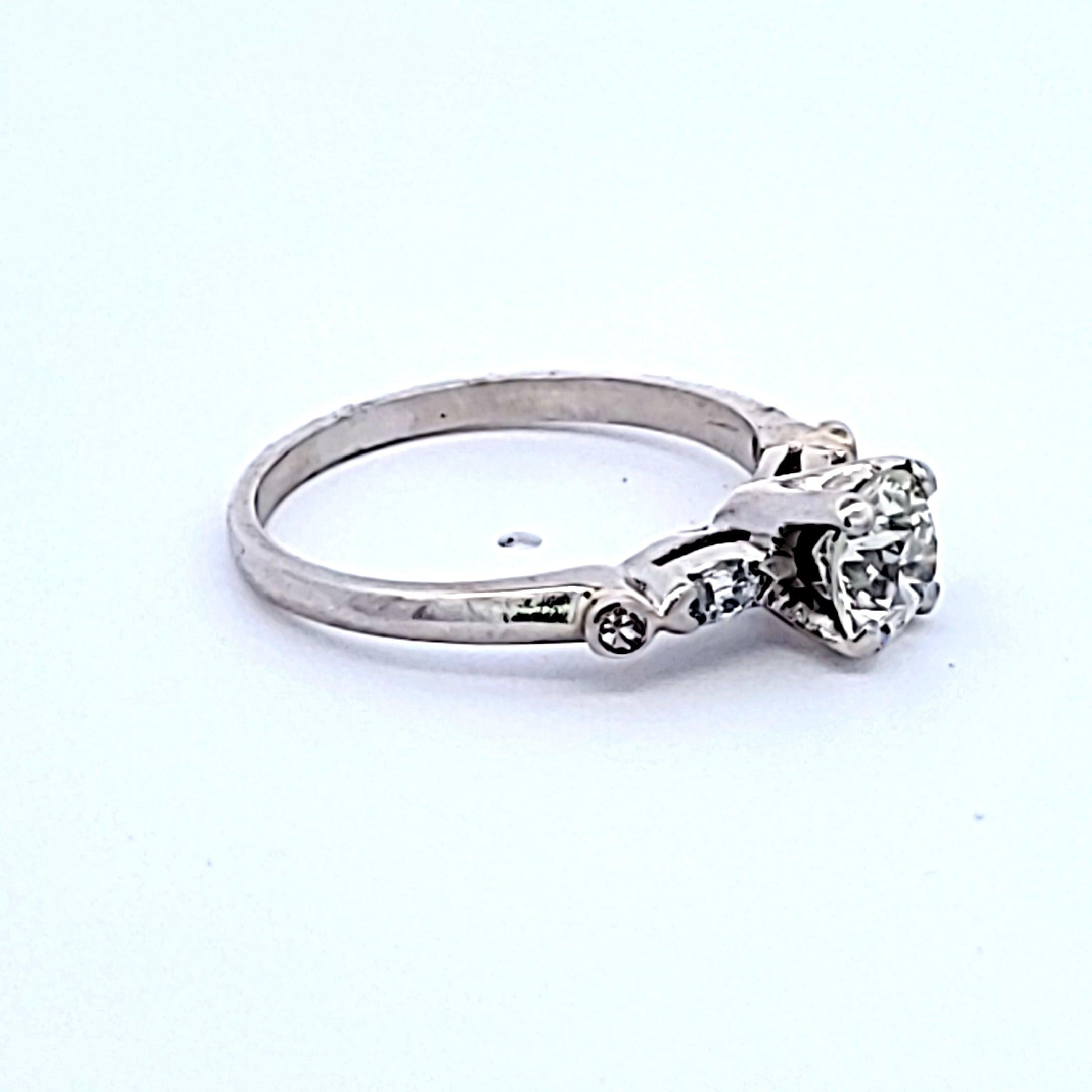 1.16 Carat Circular Brilliant Cut J VVS2 Diamond Platinum Engagement Ring