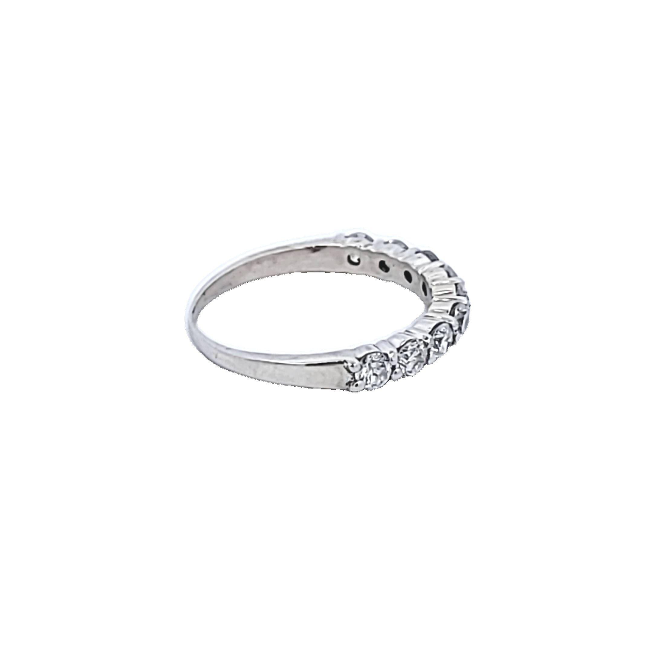 14 Karat White Gold Band Ring with 0.9 Carat Round F-SI1 Diamonds Size 7