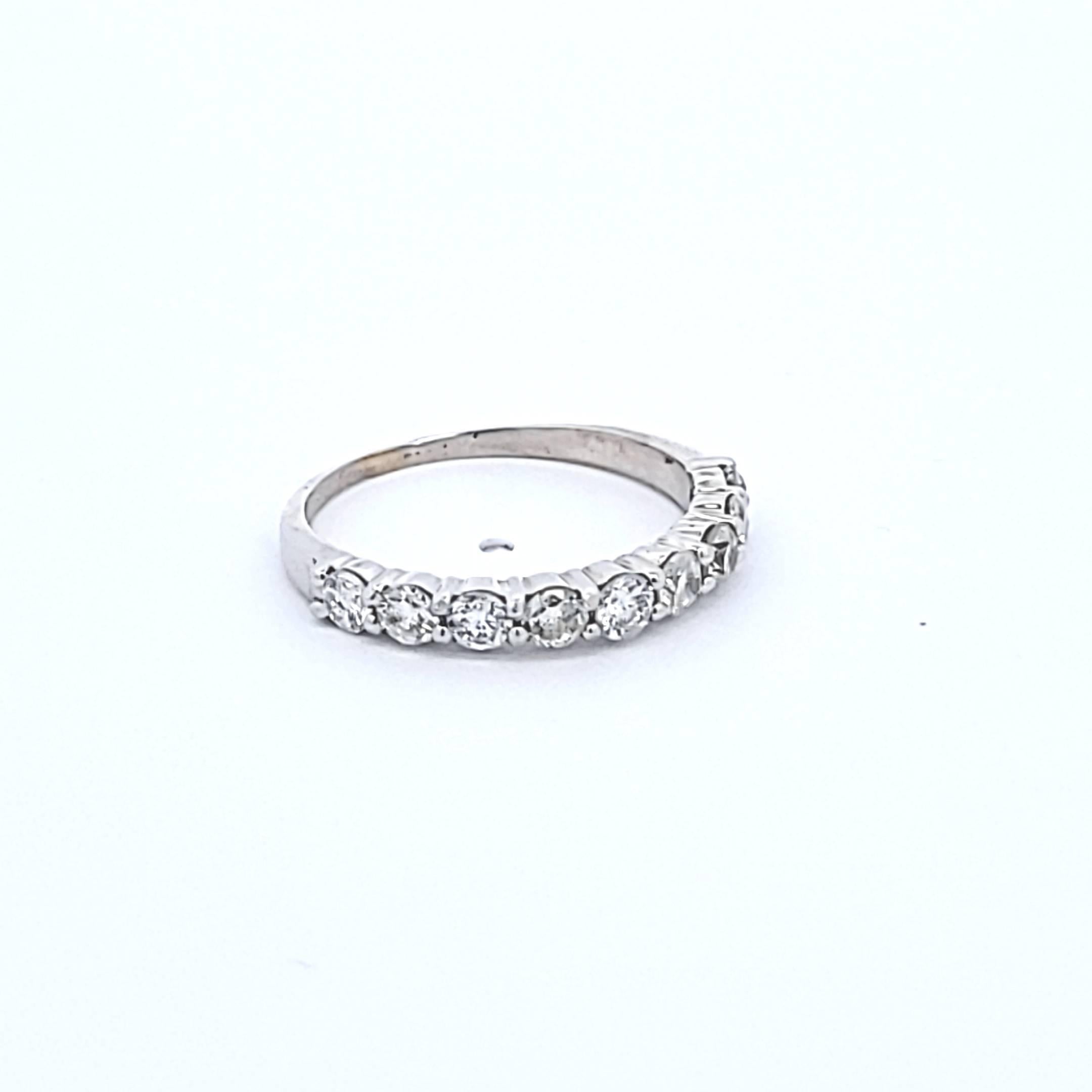 14 Karat White Gold Band Ring with 0.9 Carat Round F-SI1 Diamonds Size 7