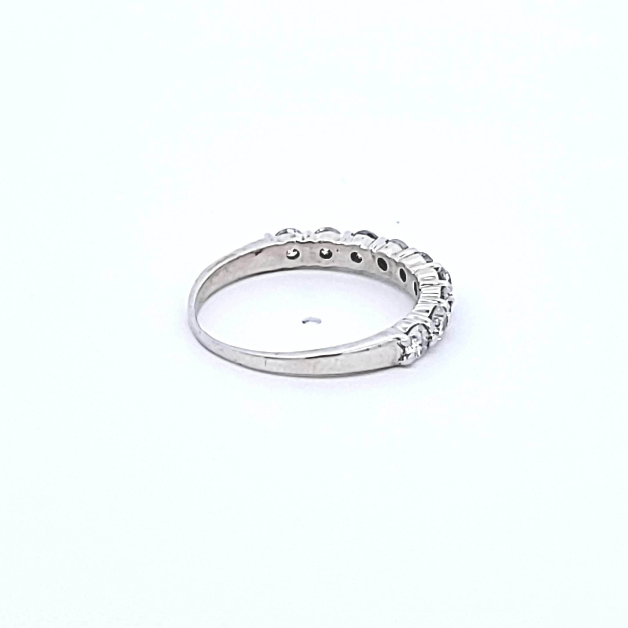 14 Karat White Gold Band Ring with 0.9 Carat Round F-SI1 Diamonds Size 7