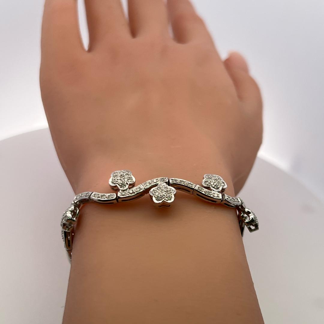 Dazzling 18K White Gold Link Flower Bracelet With 2 Carat H-SI Diamond