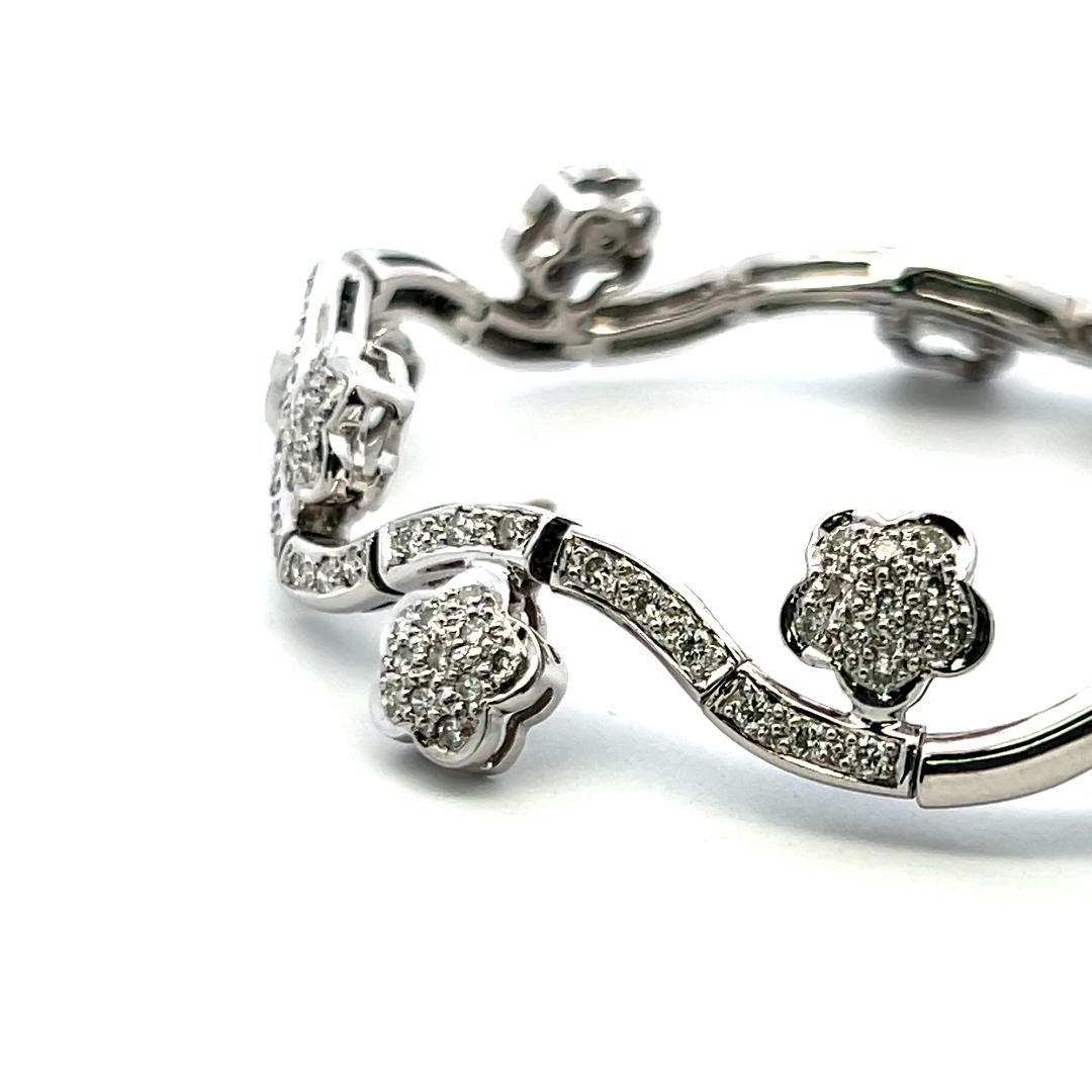 Dazzling 18K White Gold Link Flower Bracelet With 2 Carat H-SI Diamond