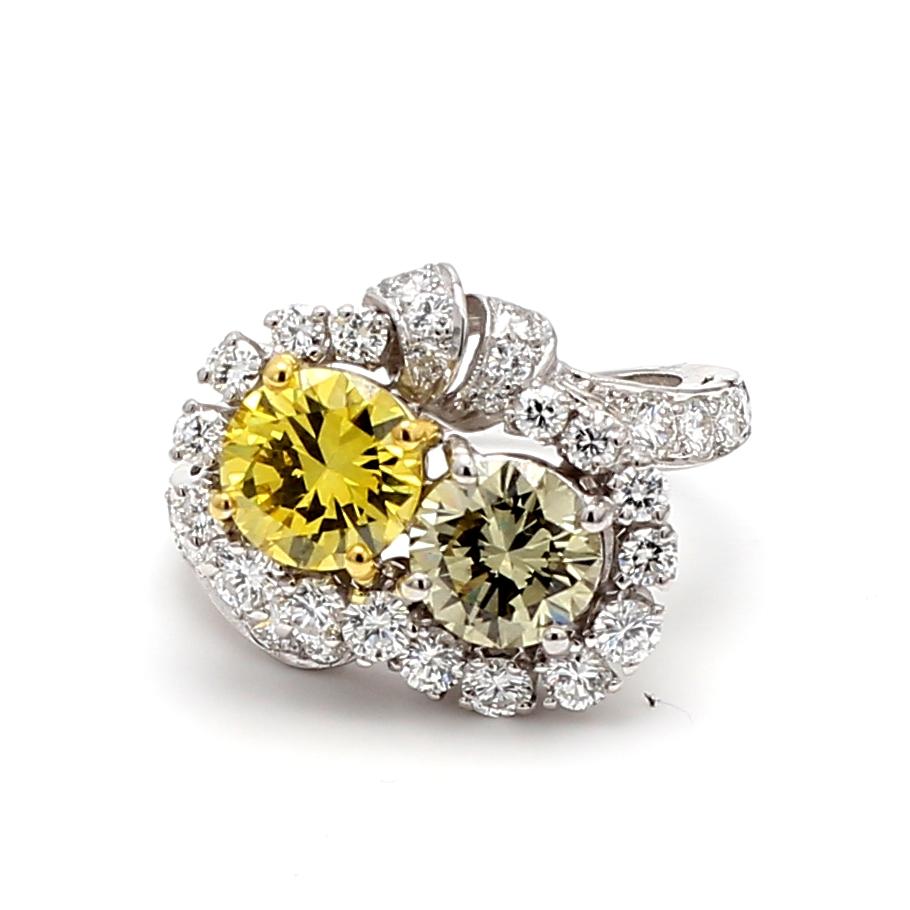Vintage Platinum Cocktail Ring with 2.94 Carat Yellow and Green Round Diamonds