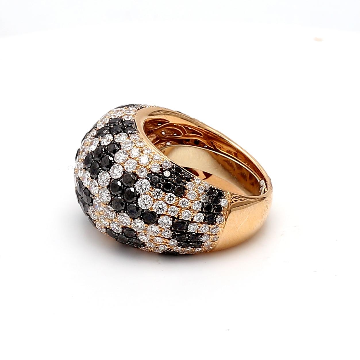 18 Karat Yellow Gold Cocktail Ring with 5.8 Carat Round Diamonds Size 6.5