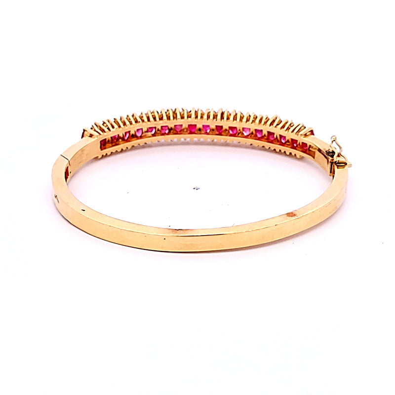 5.95 Carat Ruby 0.85 Carat Round Brilliant Diamond 14K Yellow Gold Bangle Bracelet