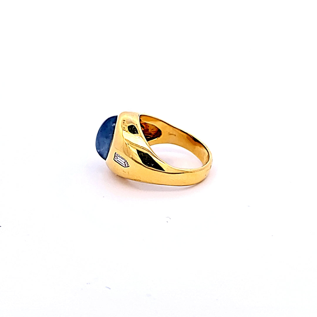 10.00 Carat Sapphire 0.14 Carat Baguette Diamond 18K Yellow Gold Cocktail Ring