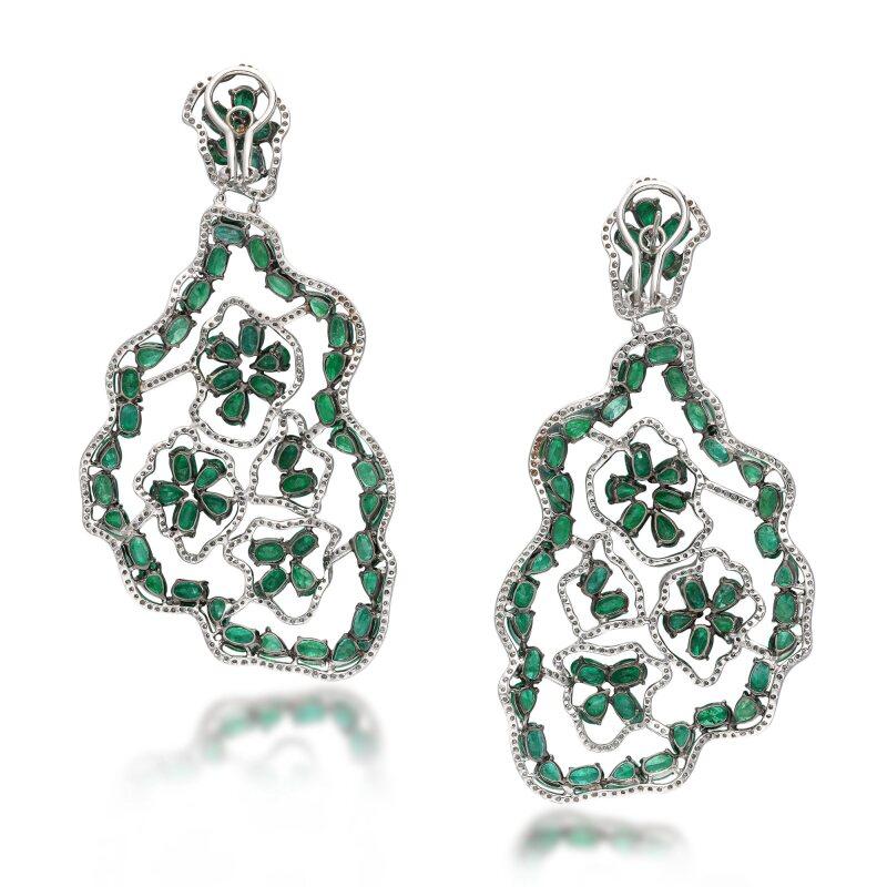 18K White Gold Dangling Earrings 3.65 Carat Round Diamonds & 39.3 Carat Emerald
