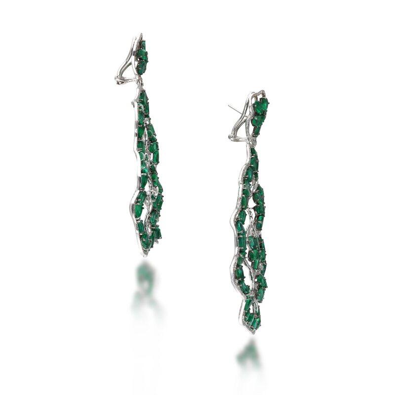 18K White Gold Dangling Earrings 3.65 Carat Round Diamonds & 39.3 Carat Emerald