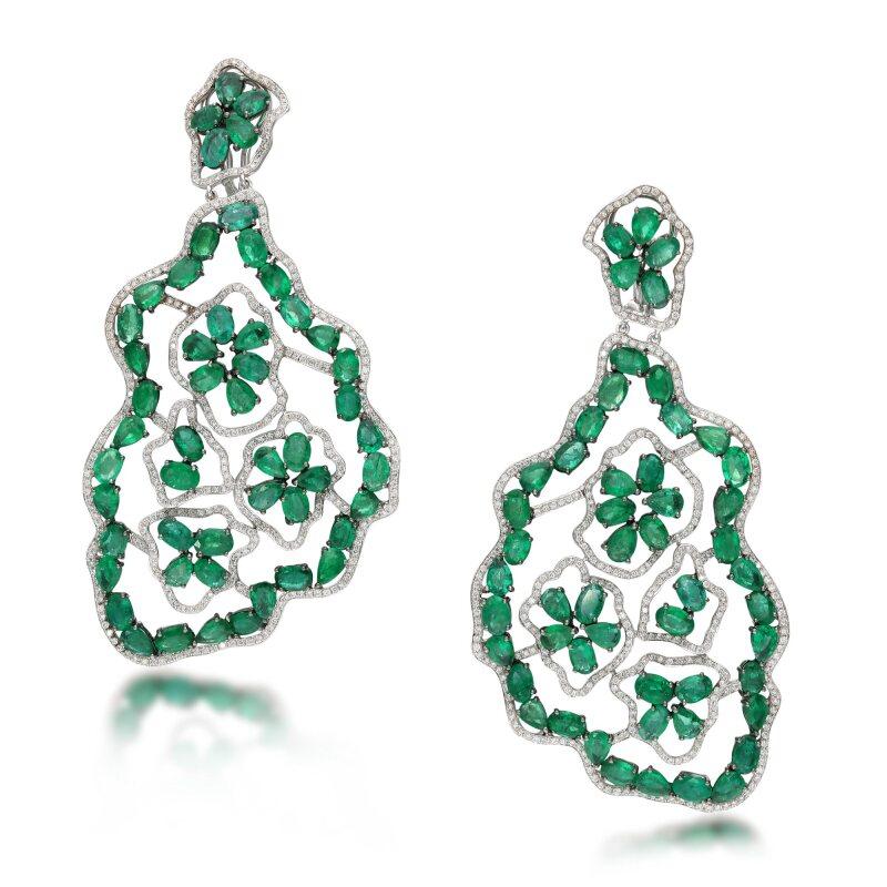 18K White Gold Dangling Earrings 3.65 Carat Round Diamonds & 39.3 Carat Emerald