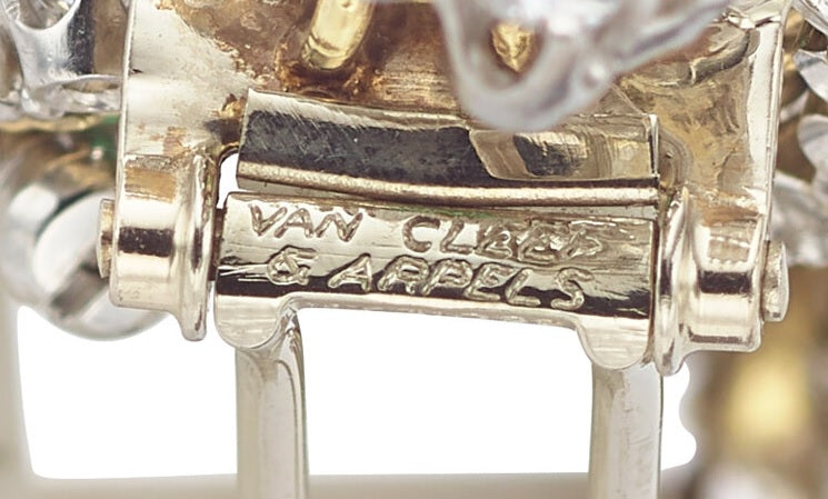 Van Cleef & Arpels 5.45 Carat I SI1 Diamond 2.60 Carat Round Brilliant 14 Karat Gold Brooch