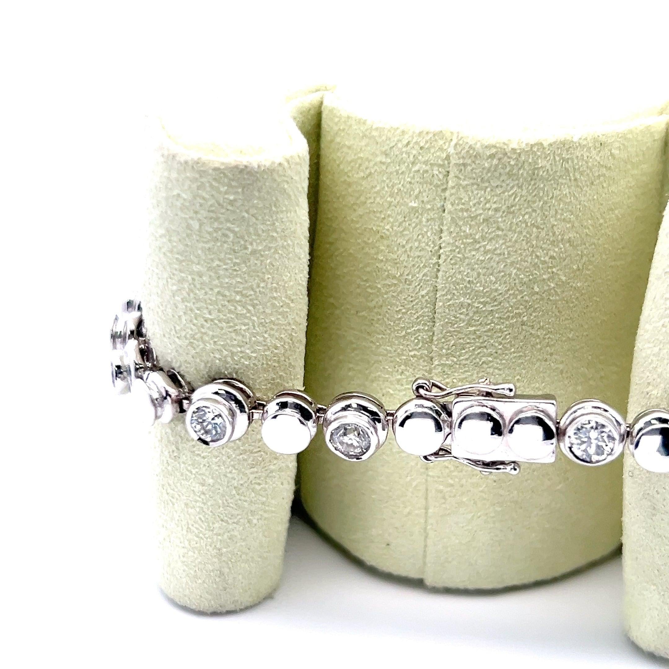 3.50 Carat Round Brilliant I-SI1 Diamond 18 Karat White Gold Bracelet