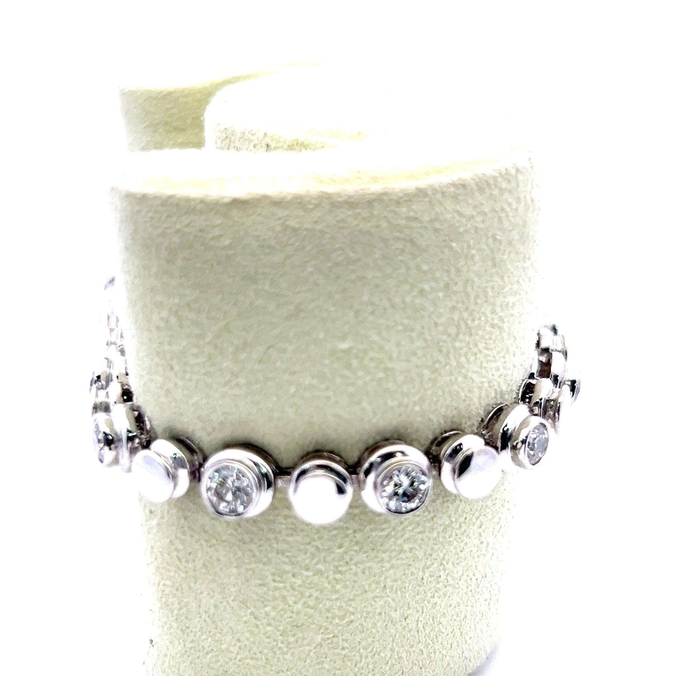 3.50 Carat Round Brilliant I-SI1 Diamond 18 Karat White Gold Bracelet