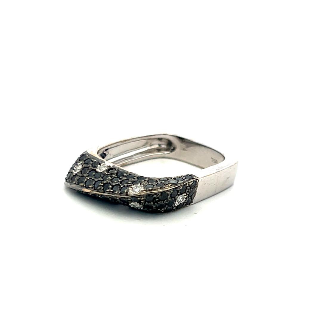 Vintage 18K White Gold Band Ring with 1.38 Carat Round Diamonds Size 7