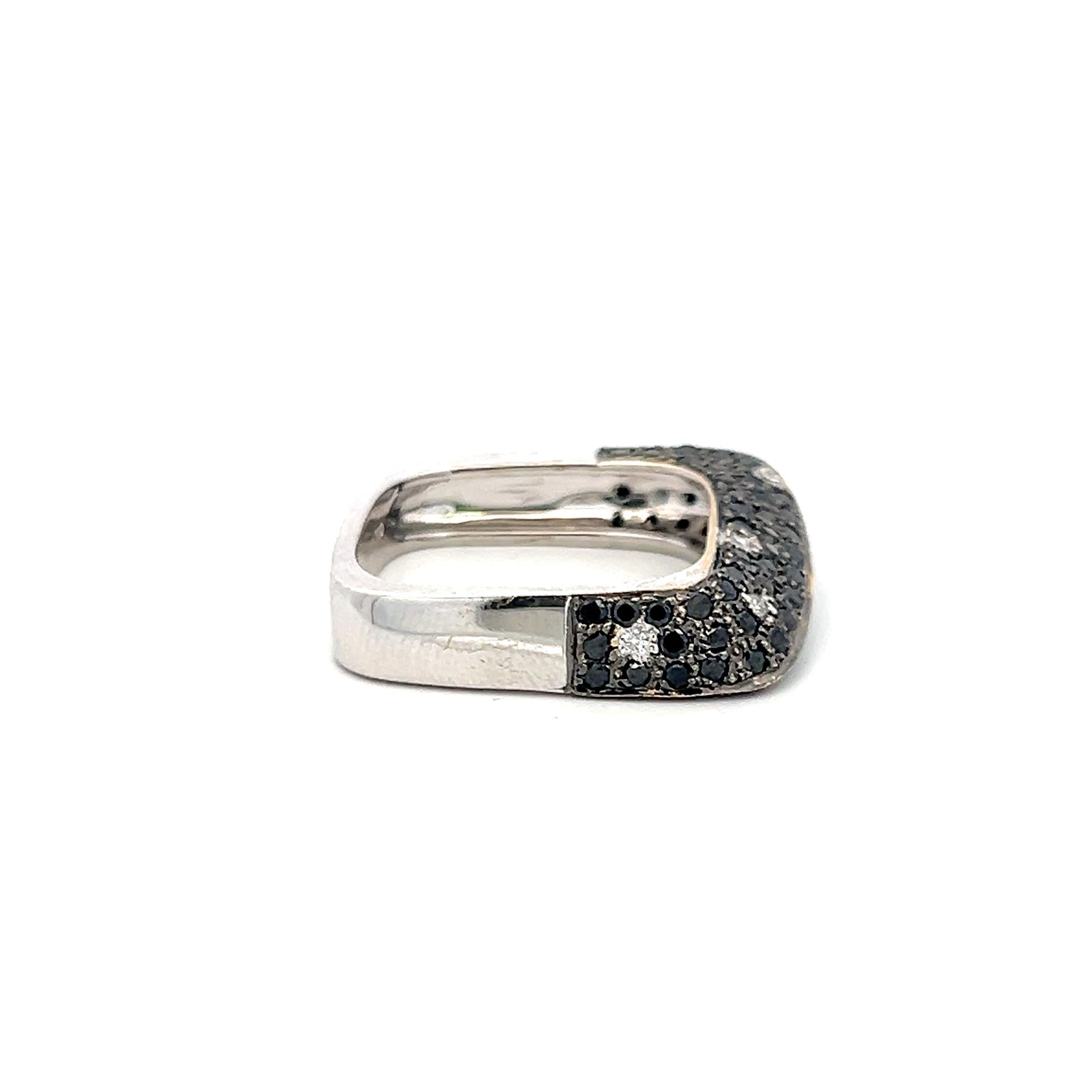 Vintage 18K White Gold Band Ring with 1.38 Carat Round Diamonds Size 7