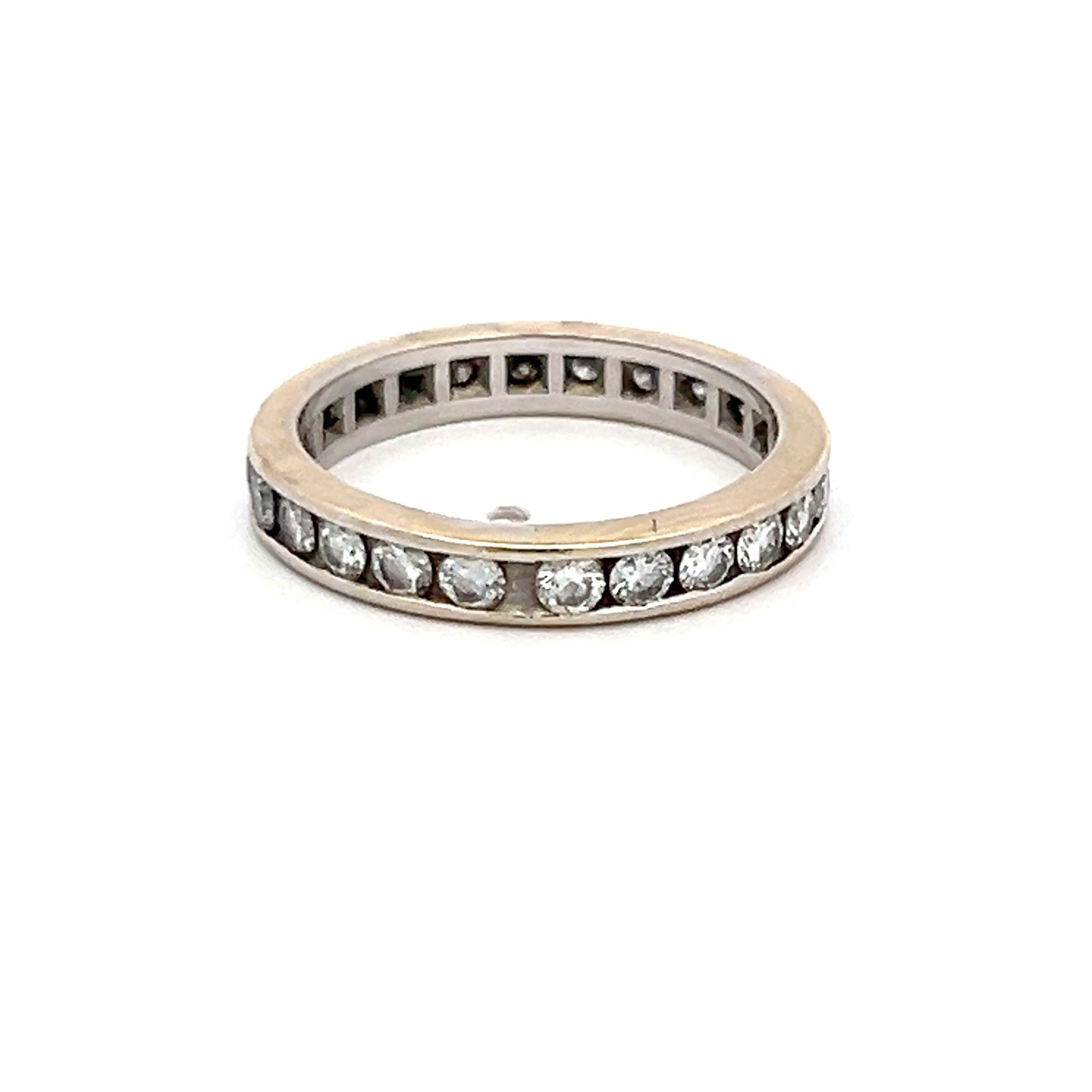 Vintage 18K White Gold Band Ring with 1.5 Carat Round G-VS1 Diamonds Size 5.75