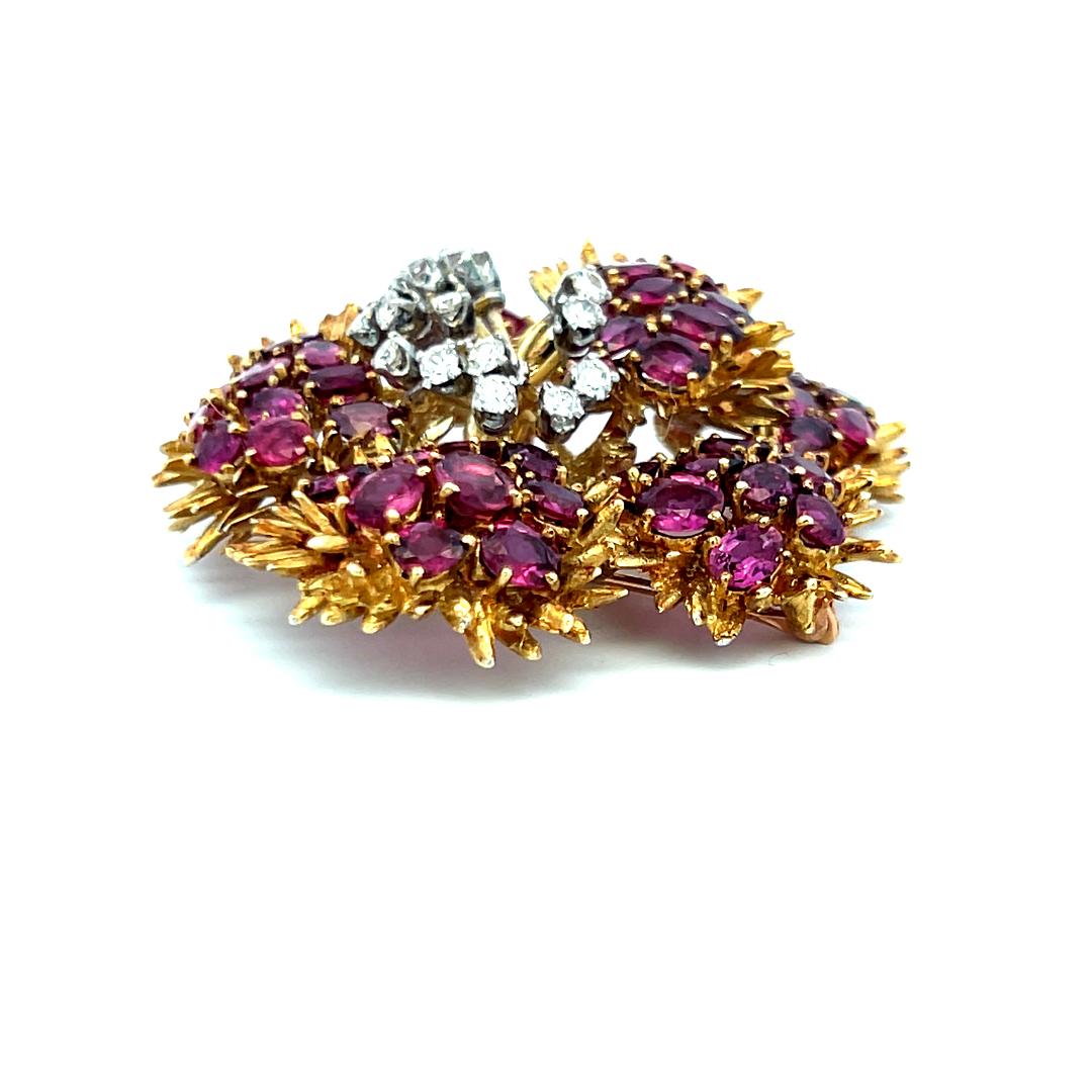 22.00 Carat Ruby 0.30 Carat Round Brilliant Diamond 18K Yellow Gold Pin Brooch