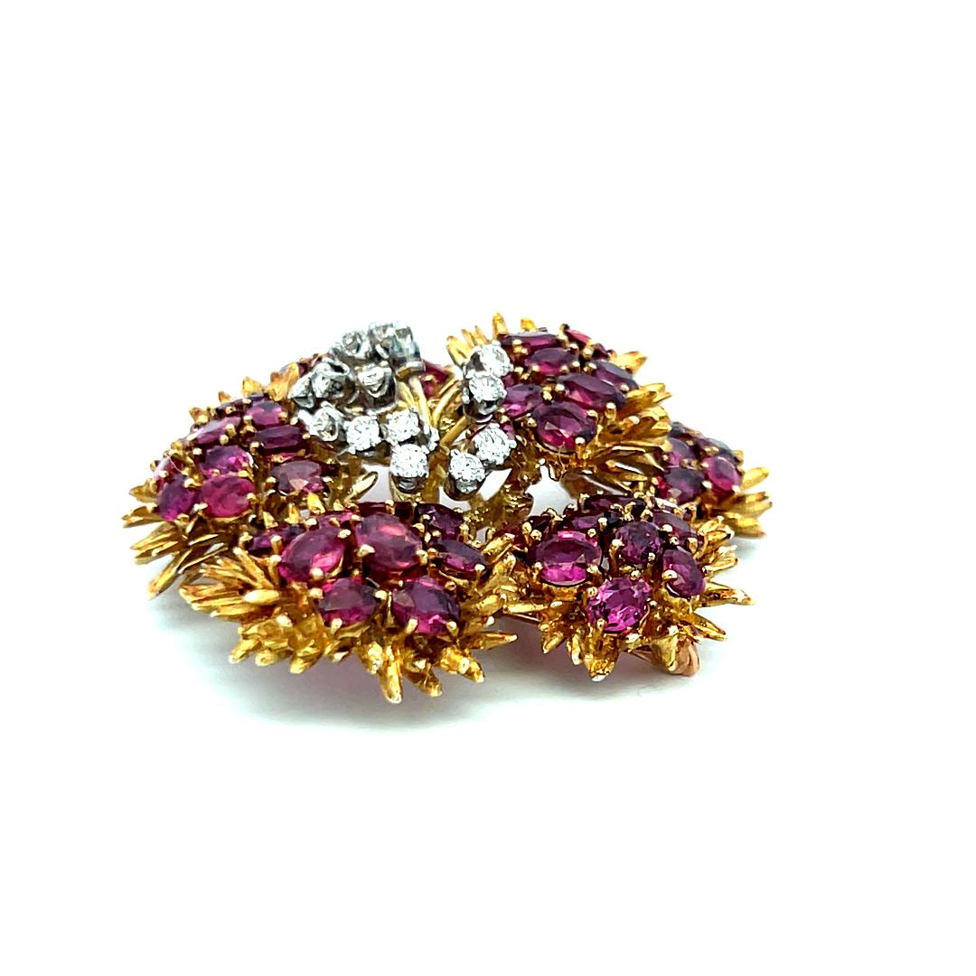 22.00 Carat Ruby 0.30 Carat Round Brilliant Diamond 18K Yellow Gold Pin Brooch