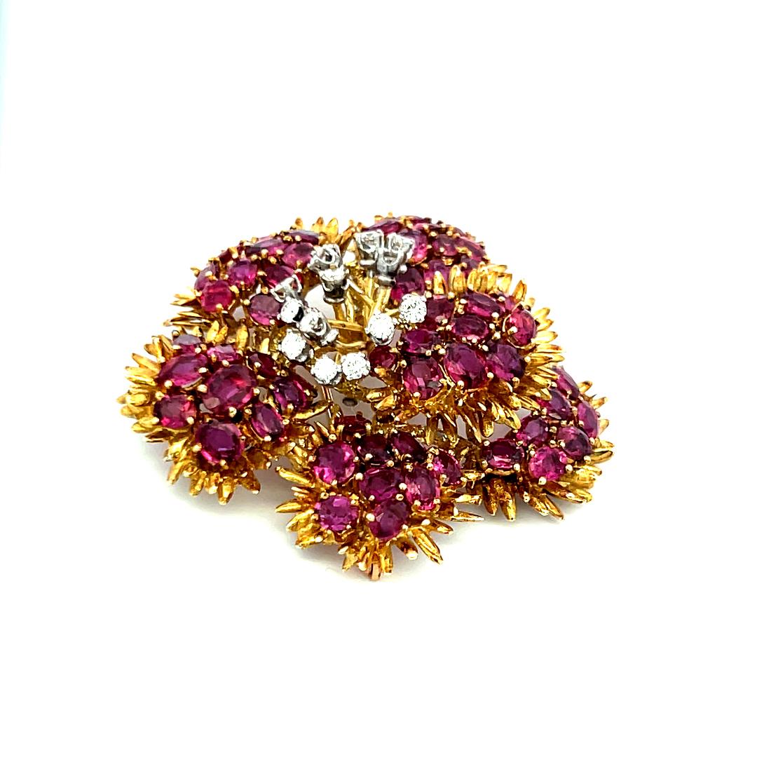 22.00 Carat Ruby 0.30 Carat Round Brilliant Diamond 18K Yellow Gold Pin Brooch