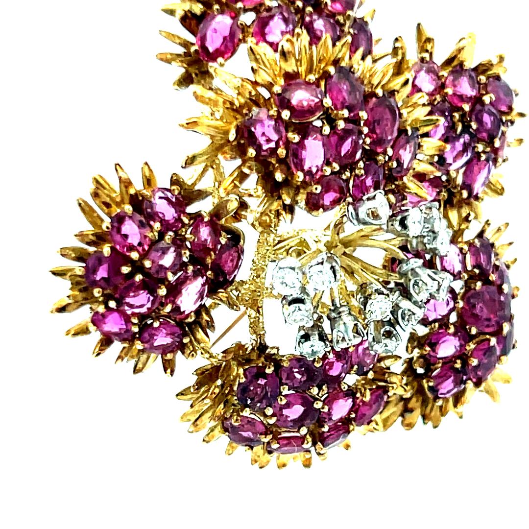 22.00 Carat Ruby 0.30 Carat Round Brilliant Diamond 18K Yellow Gold Pin Brooch