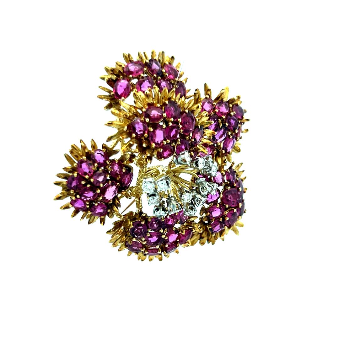 22.00 Carat Ruby 0.30 Carat Round Brilliant Diamond 18K Yellow Gold Pin Brooch