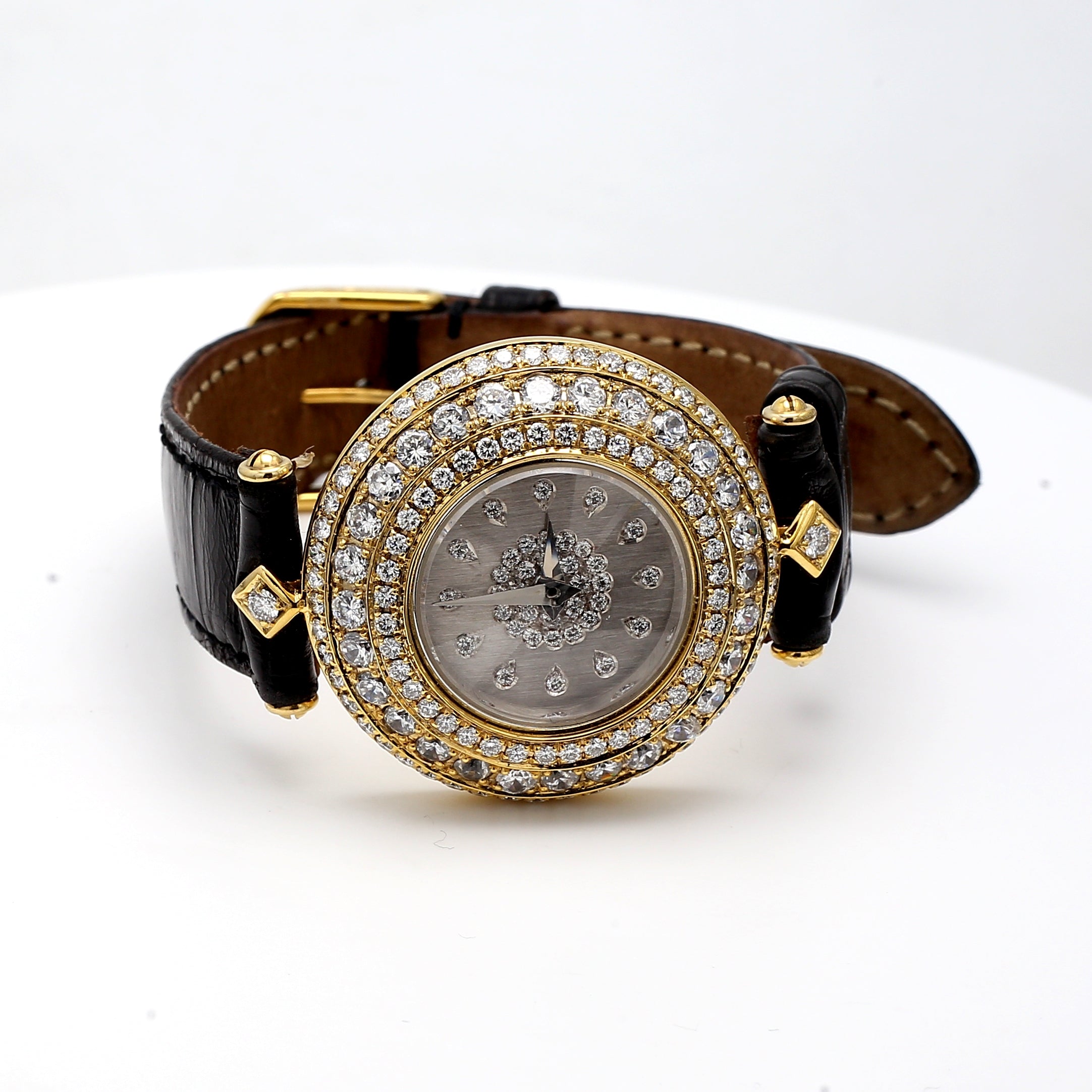 4.00 Carat Round Brilliant H VS1 Diamond 18 Karat Yellow Gold Wrist Watches